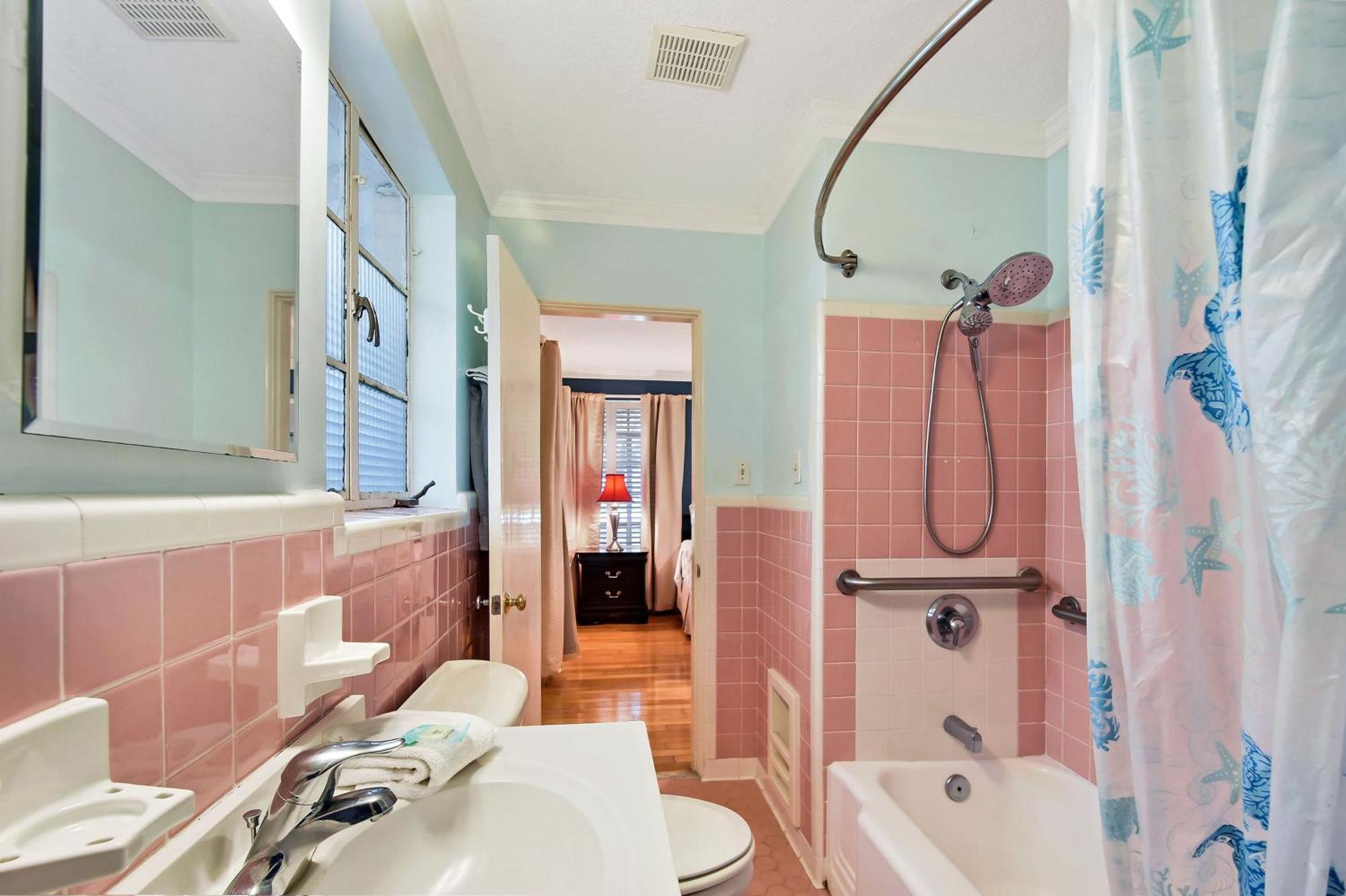 Вилла The Pink House St. Simons Island Экстерьер фото